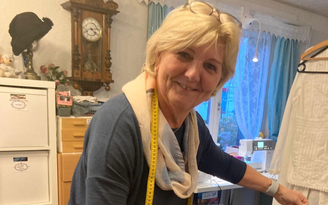 Mehr als 60 Personen werden eingekleidet