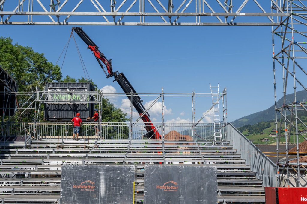 Tribühnenaufbau_30
