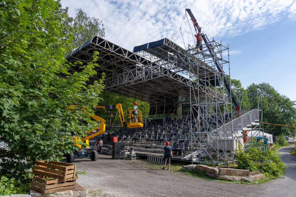 Tribühnenaufbau_35