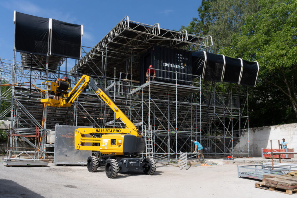 Tribühnenaufbau_44