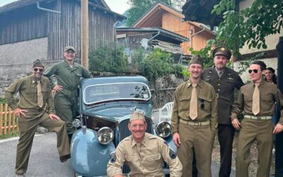 In US-Uniform an die Theatervorführung